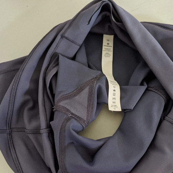 Lululemon size 10 shorts - Picture 2 of 3